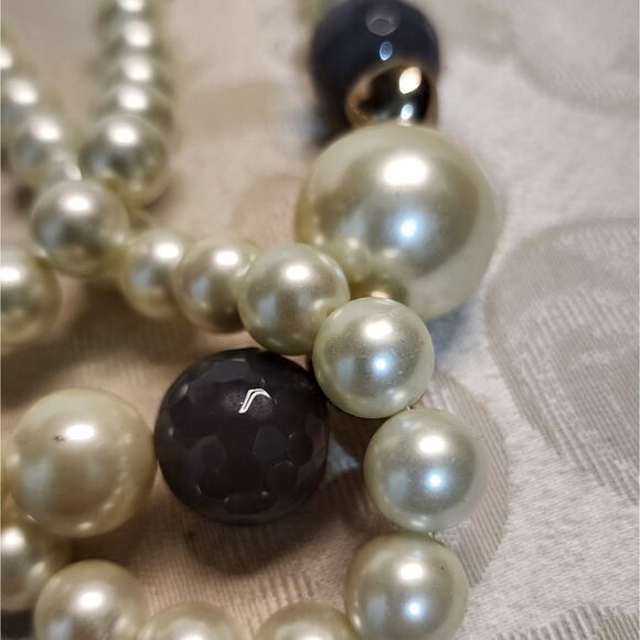 Vintage 70's Massive Glass Pearls Necklace - Picture 3 of 14